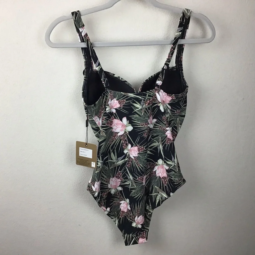 Nip Tuck Joanne Fern Gully one piece swimsuit size 6. NWT